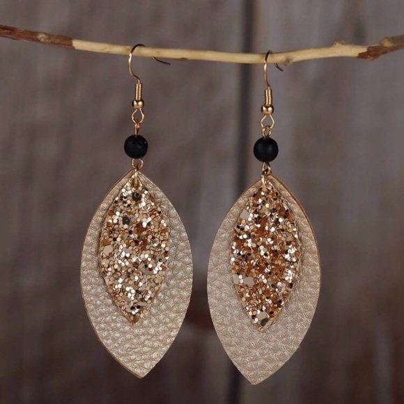 unbranded Jewelry - Sparkling Gold and Black Leaf Earrings